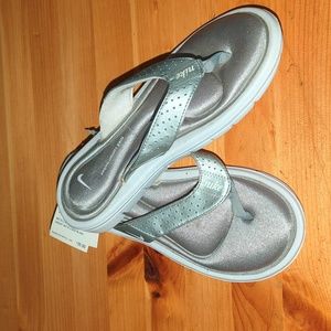 Nike women's sandals size 6